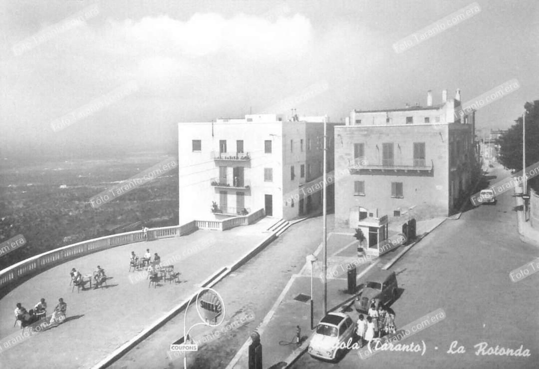 Dimora Storica Alla Rotonda Mottola Esterno foto